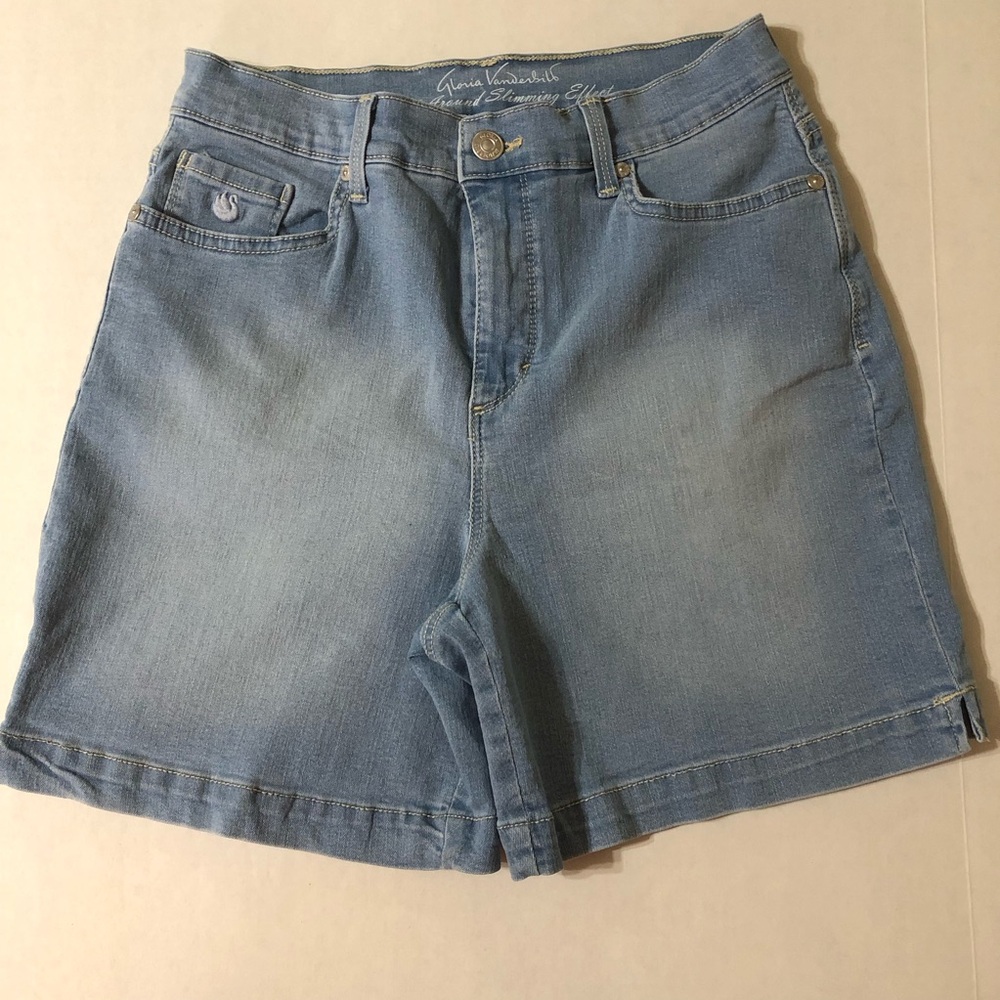 Gloria Vanderbilt Amanda denim Jean shorts women’s size 4 stretchy 5” inseam